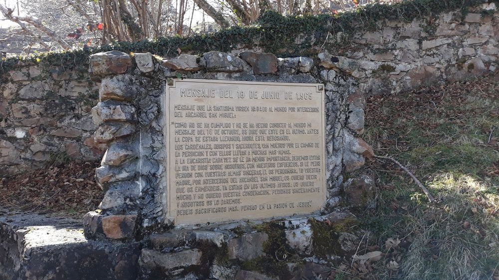 Placa con el mensaje del 18 de junio de 1965