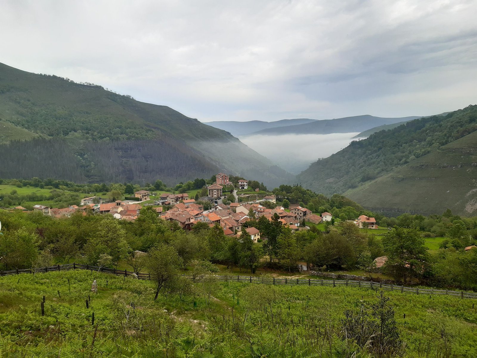 Vista del valle con San Sebastián de Garabandal